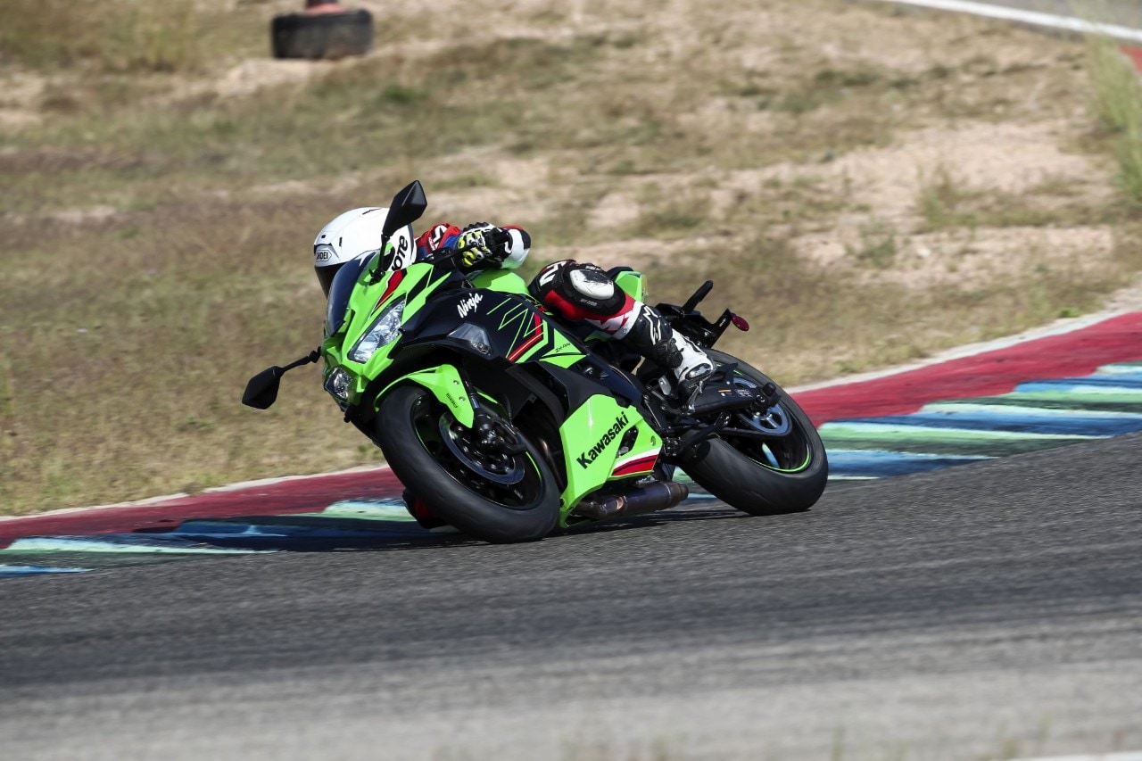 Kawasaki Ninja ZX-4 RR: baby screamer